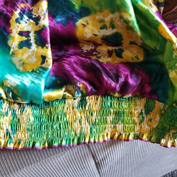 Top. - Picture 3 of 3